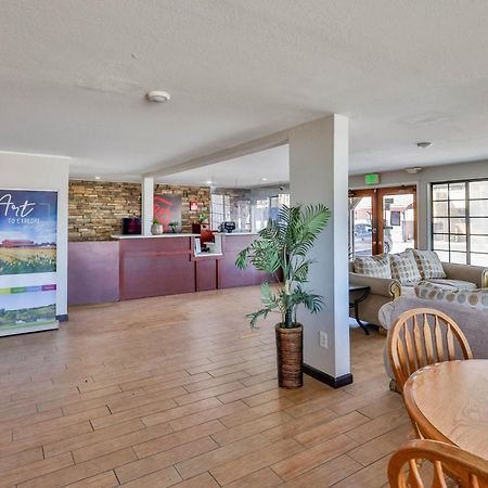 Red Roof Inn Ломпок Екстериор снимка