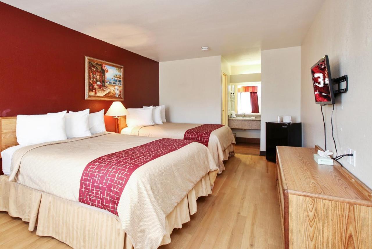 Red Roof Inn Ломпок Екстериор снимка