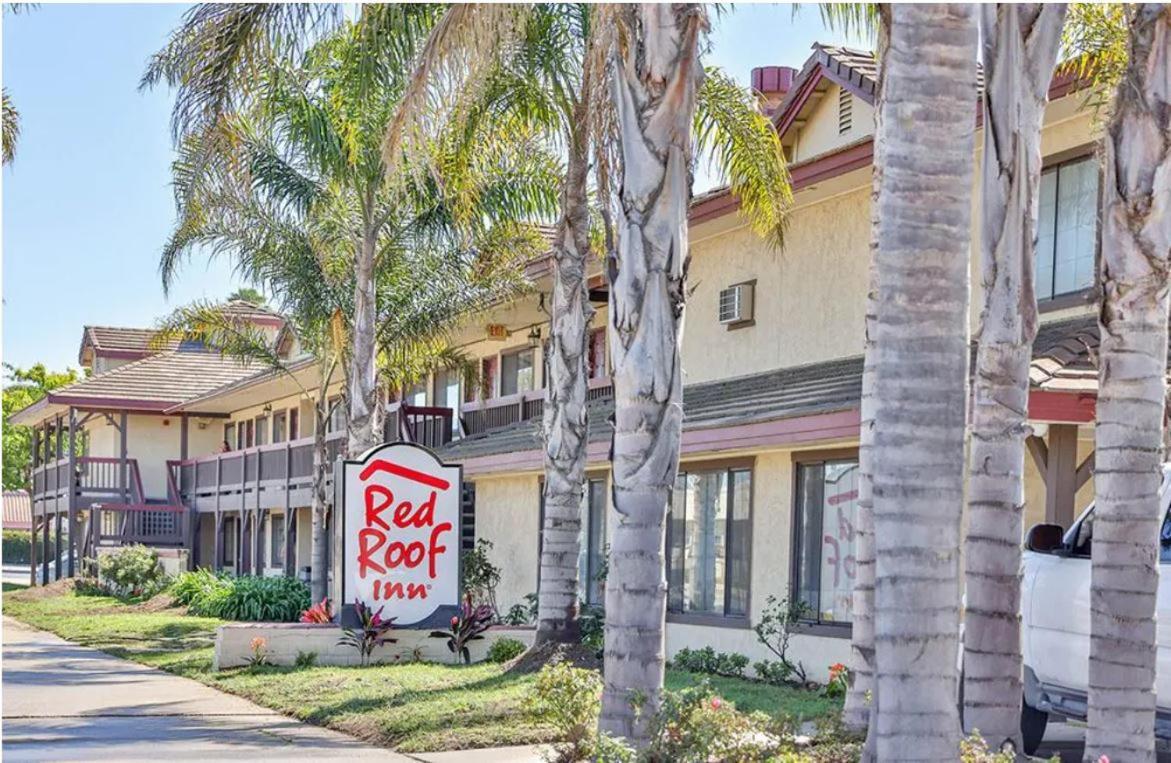 Red Roof Inn Ломпок Екстериор снимка