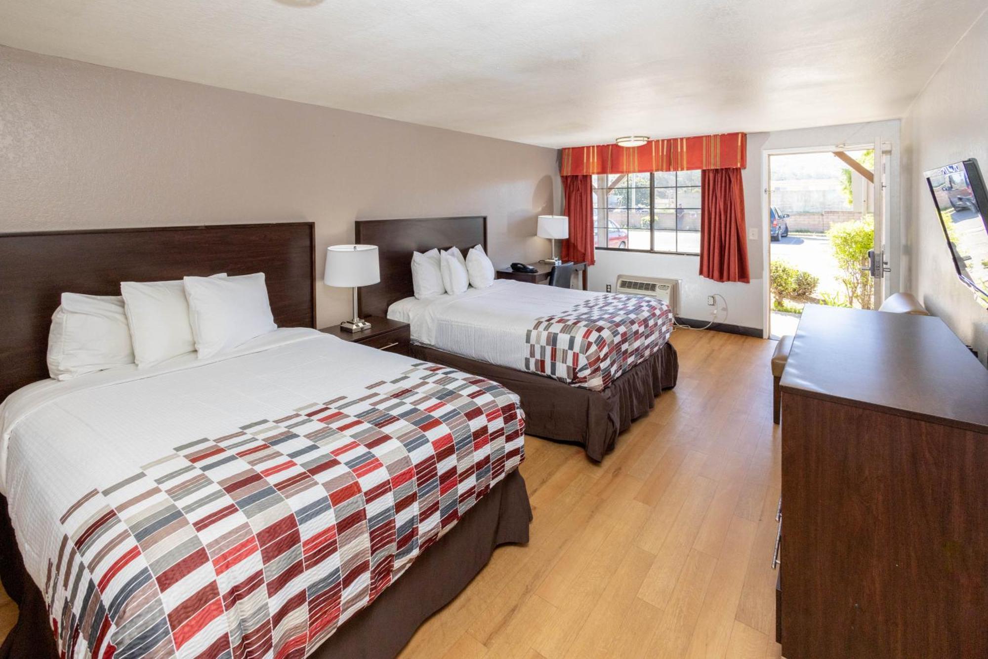 Red Roof Inn Ломпок Екстериор снимка