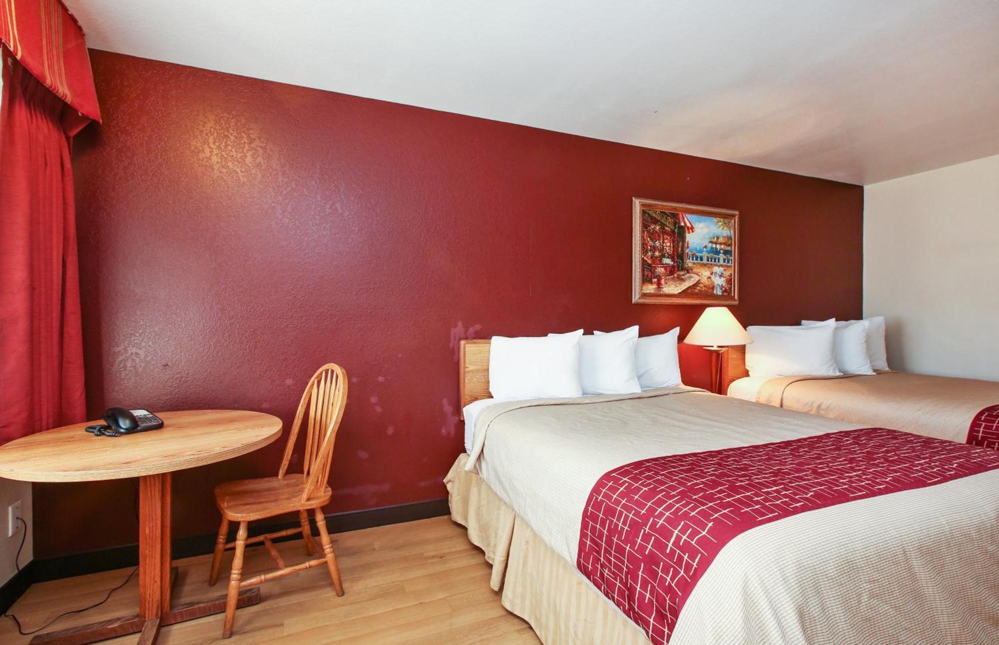 Red Roof Inn Ломпок Екстериор снимка