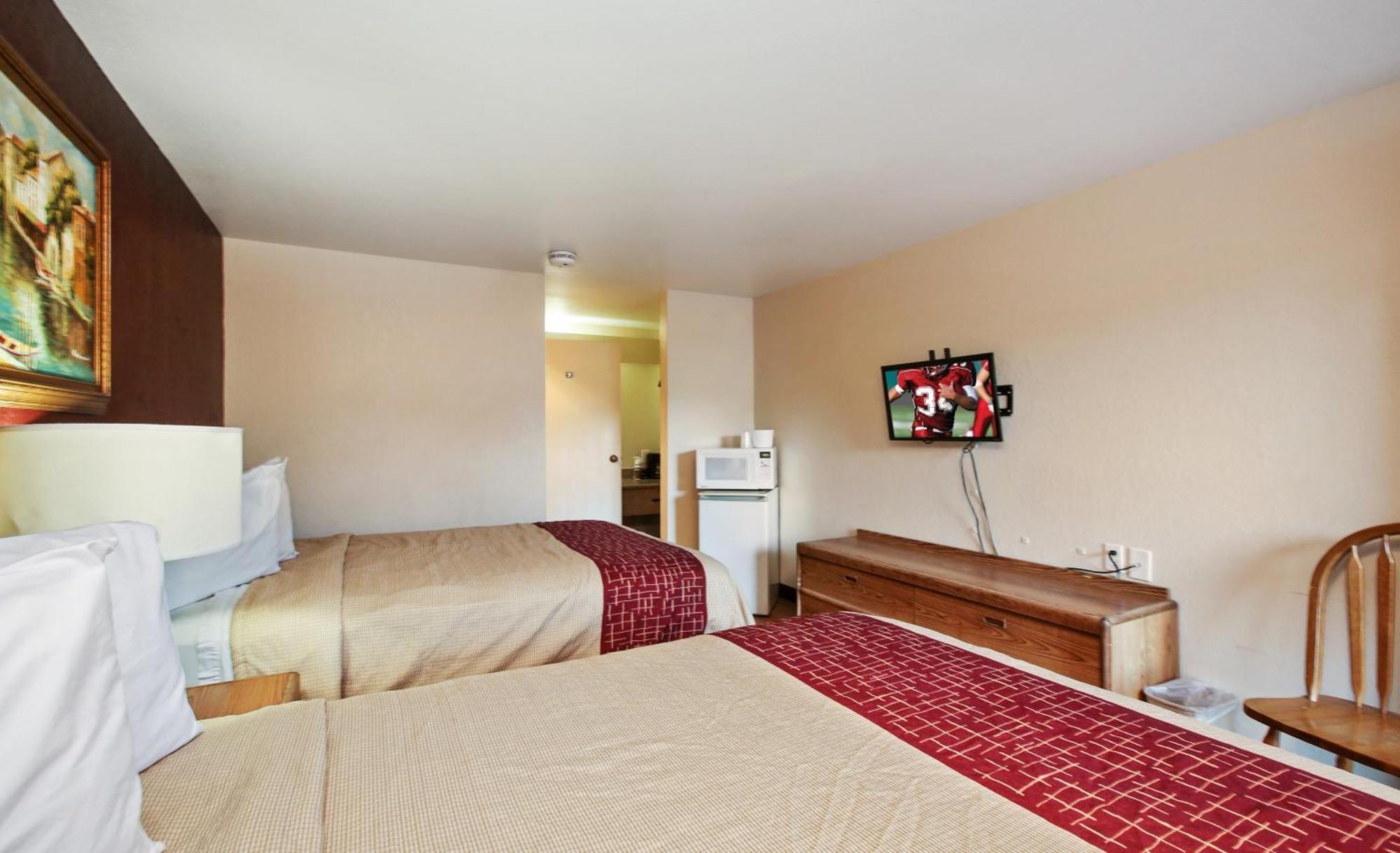 Red Roof Inn Ломпок Екстериор снимка