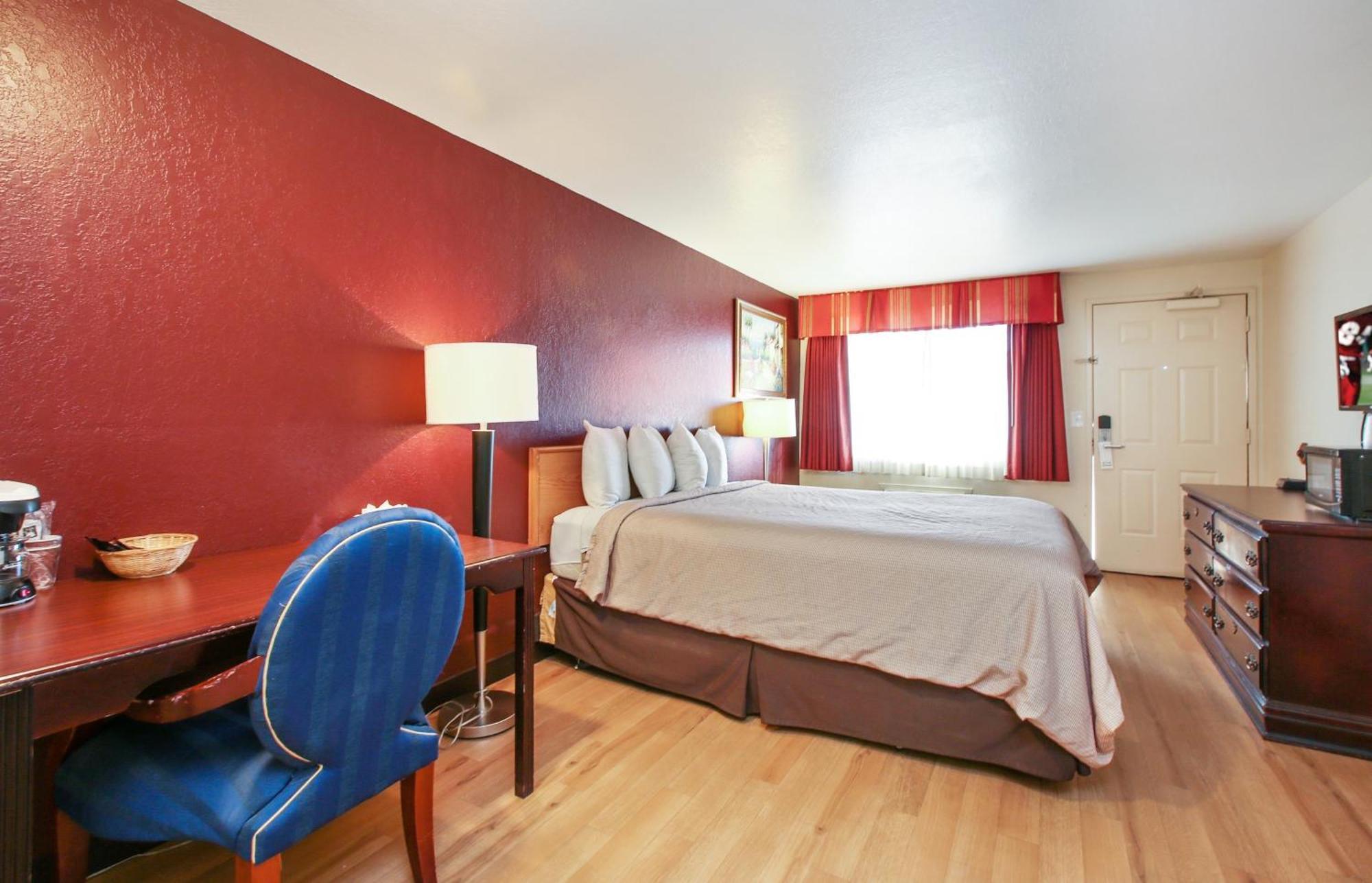 Red Roof Inn Ломпок Екстериор снимка