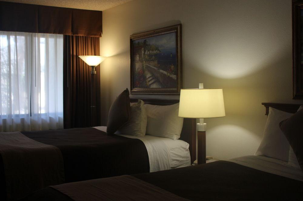 Red Roof Inn Ломпок Екстериор снимка
