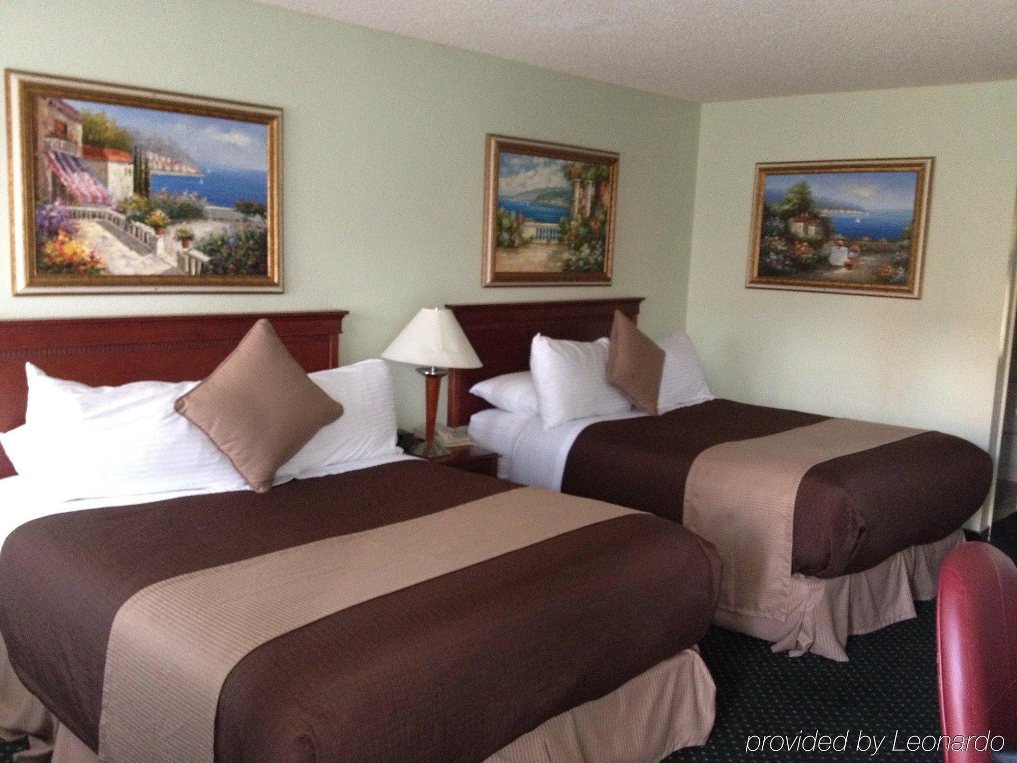 Red Roof Inn Ломпок Екстериор снимка